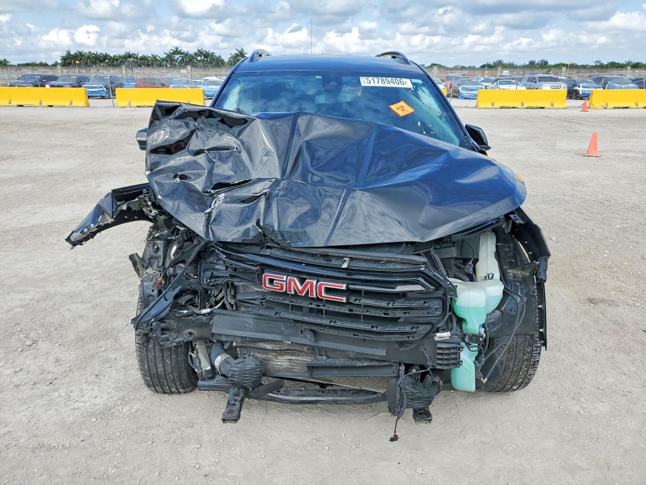 GMC TERRAIN 2023 — 6