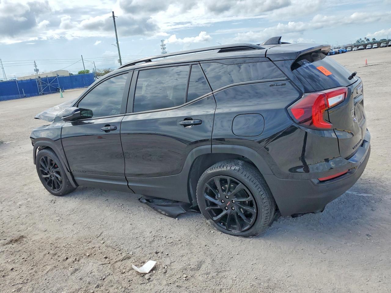 GMC TERRAIN 2023 — 3