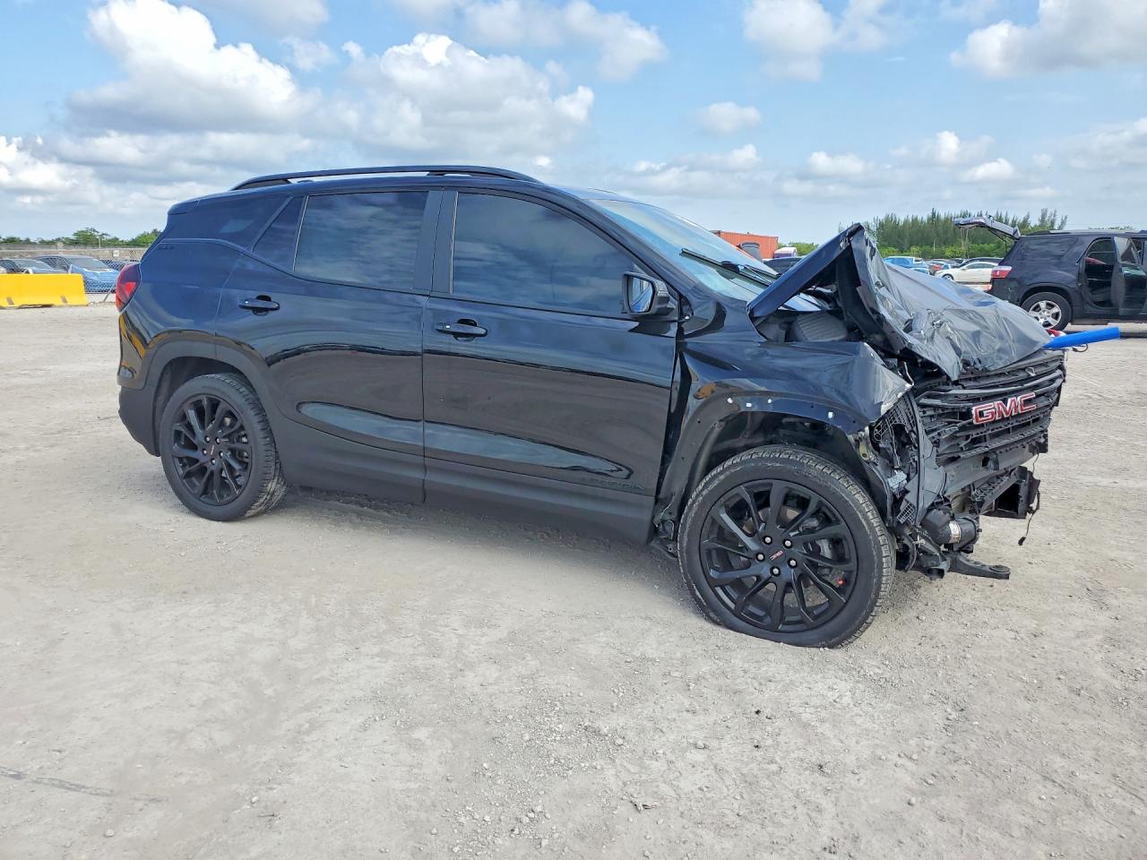 GMC TERRAIN 2023 — 5