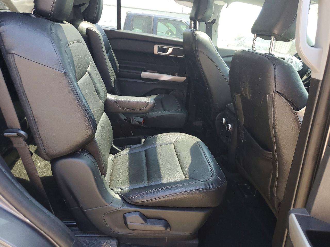 FORD EXPLORER 2021 — 12