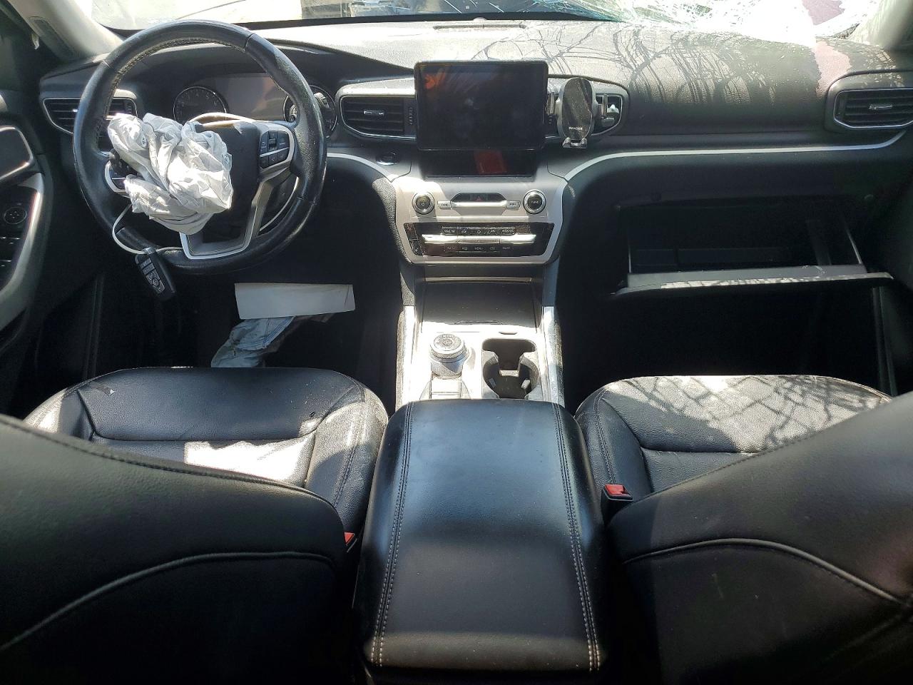 FORD EXPLORER 2021 — 9