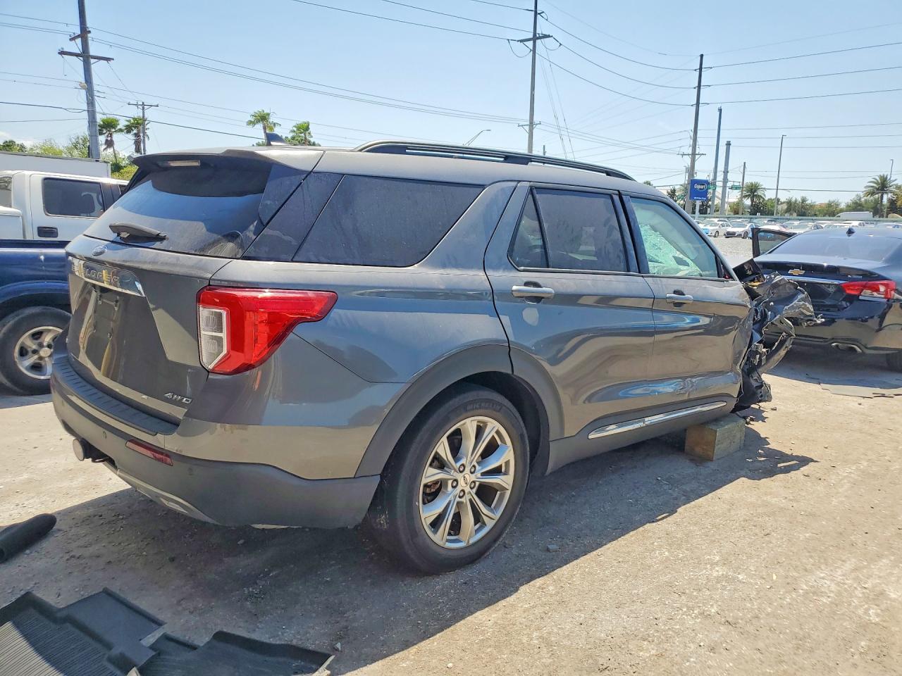 FORD EXPLORER 2021 — 4