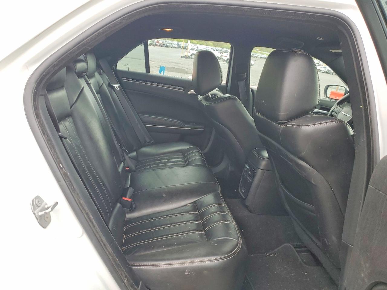 CHRYSLER 300 2019 — 11