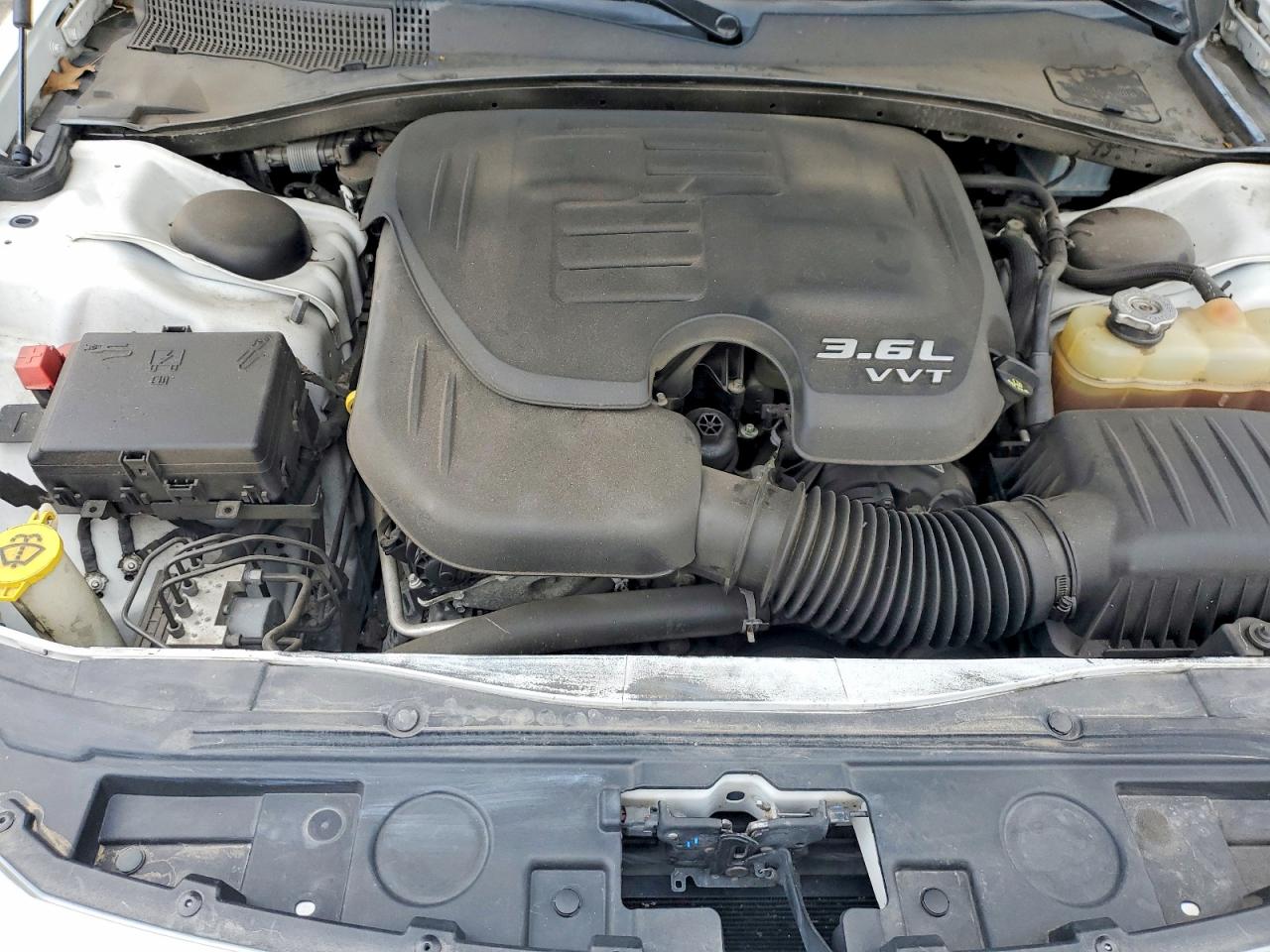 CHRYSLER 300 2019 — 12