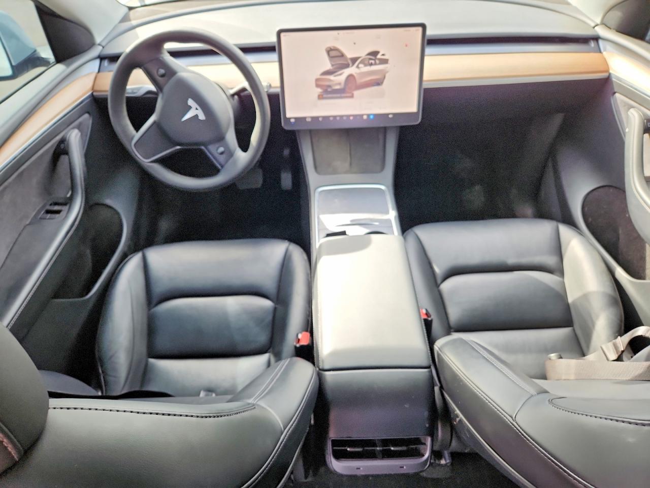 TESLA MODEL Y 2022 — 9