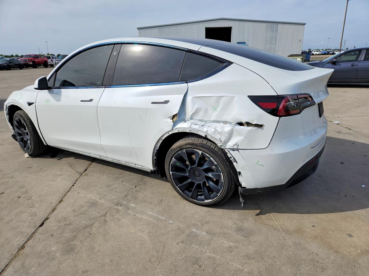 TESLA MODEL Y 2022 — 3