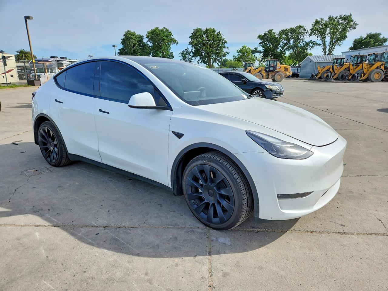 TESLA MODEL Y 2022 — 5