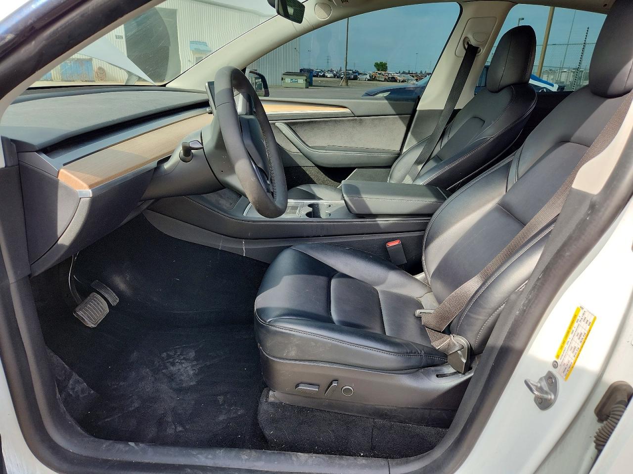 TESLA MODEL Y 2022 — 8