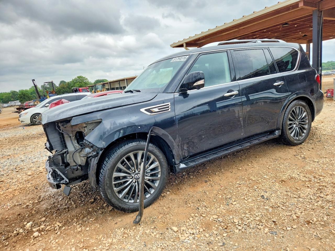 2023 INFINITI QX80 LUXE