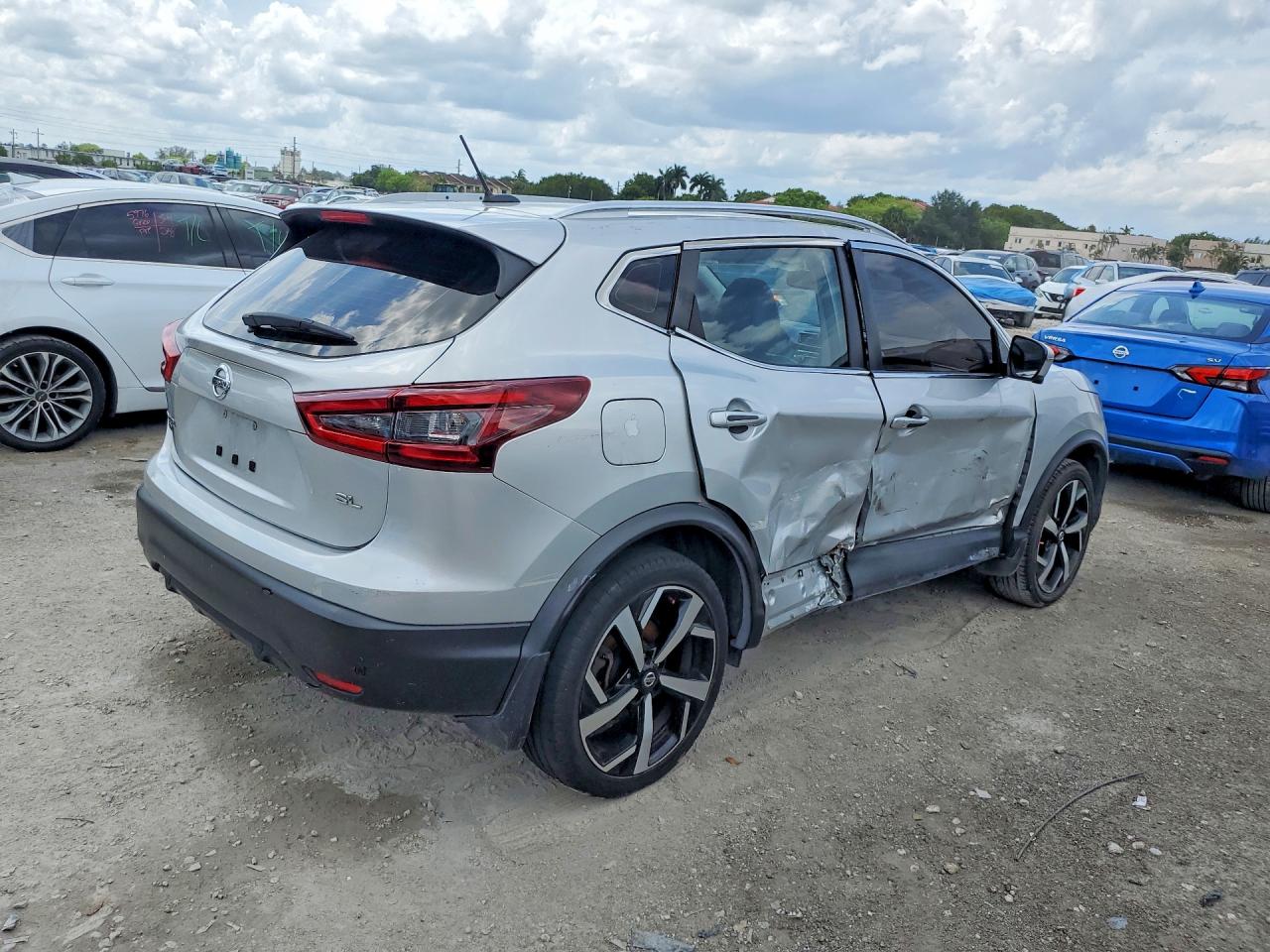 NISSAN ROGUE SPORT 2017 — 4