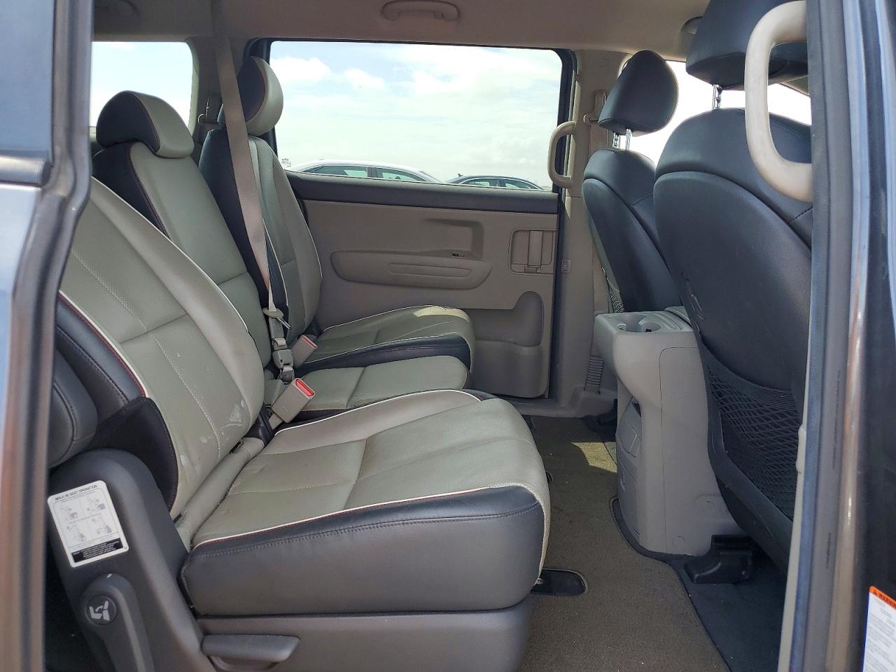 KIA SEDONA 2016 — 12