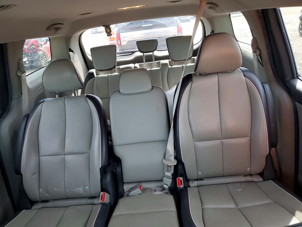 KIA SEDONA 2016 — 11