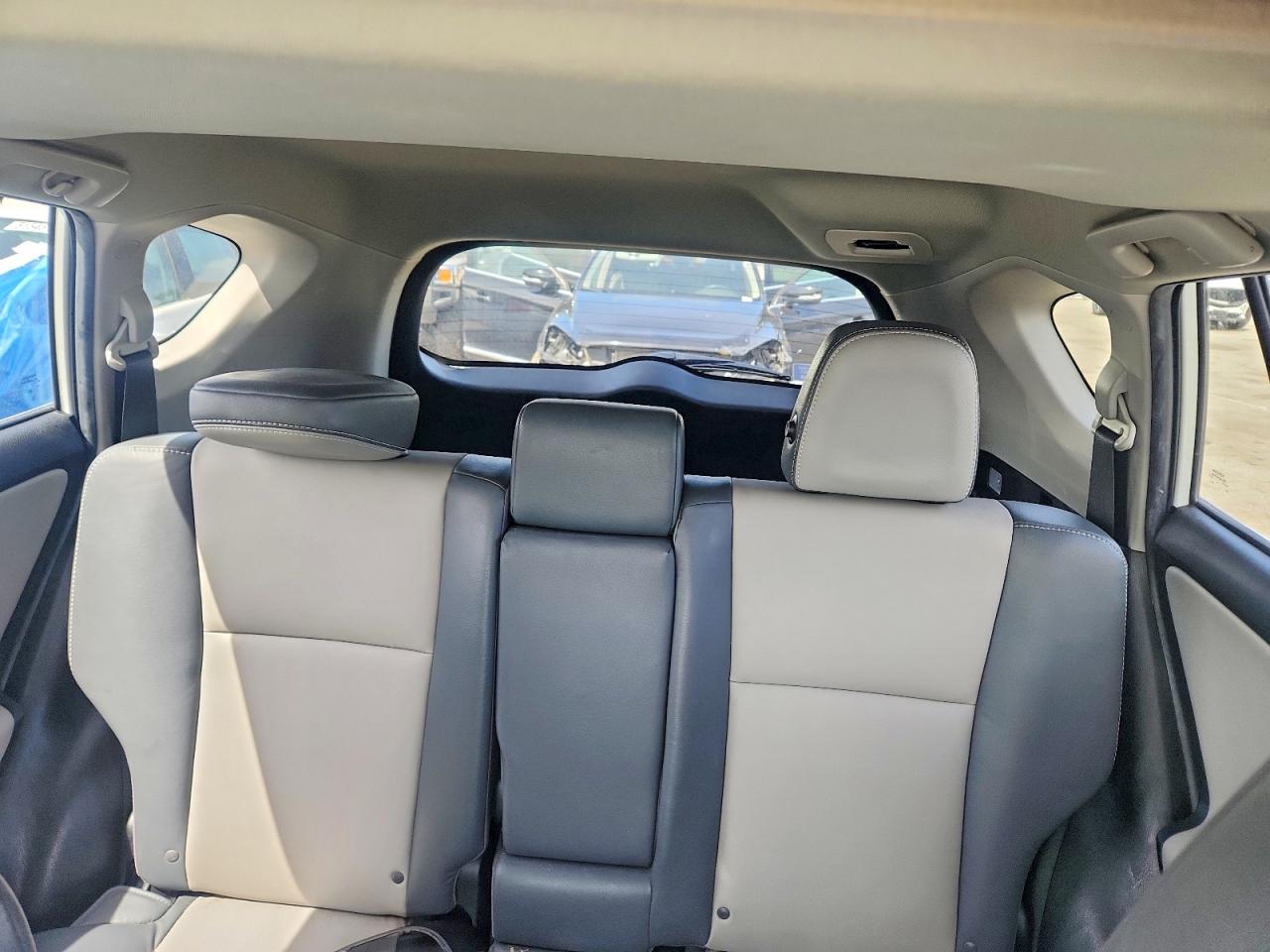 TOYOTA RAV4 2015 — 11