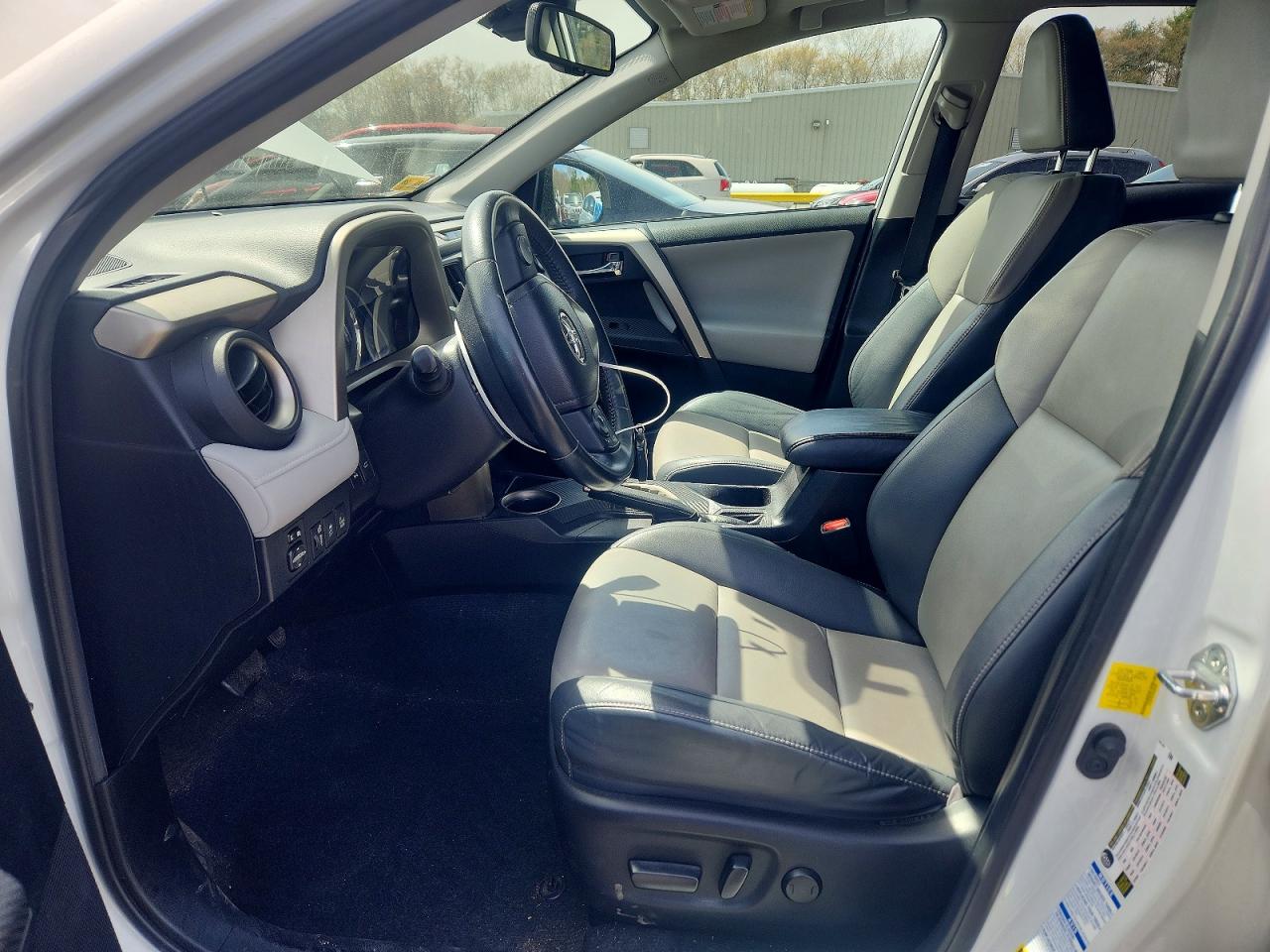 TOYOTA RAV4 2015 — 8