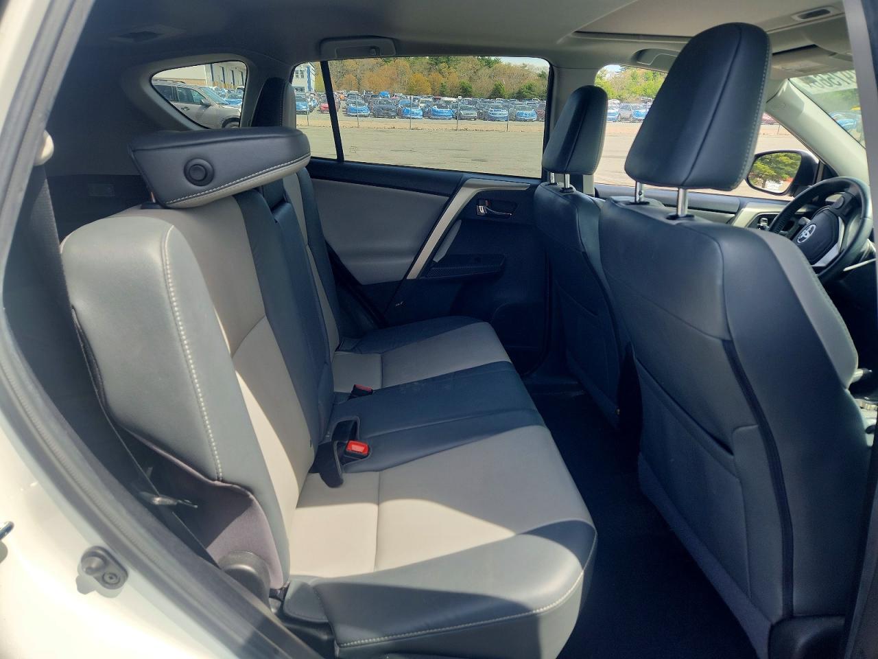 TOYOTA RAV4 2015 — 12