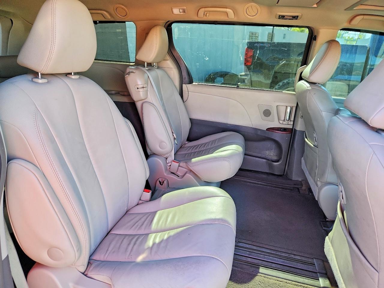 TOYOTA SIENNA 2012 — 12