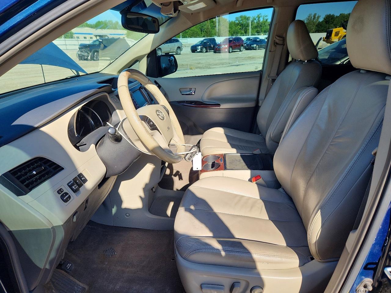 TOYOTA SIENNA 2012 — 8