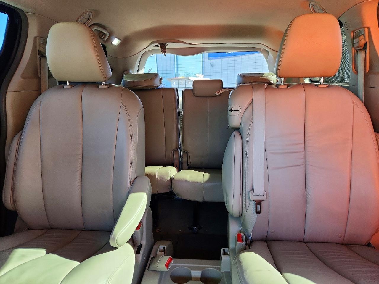 TOYOTA SIENNA 2012 — 11