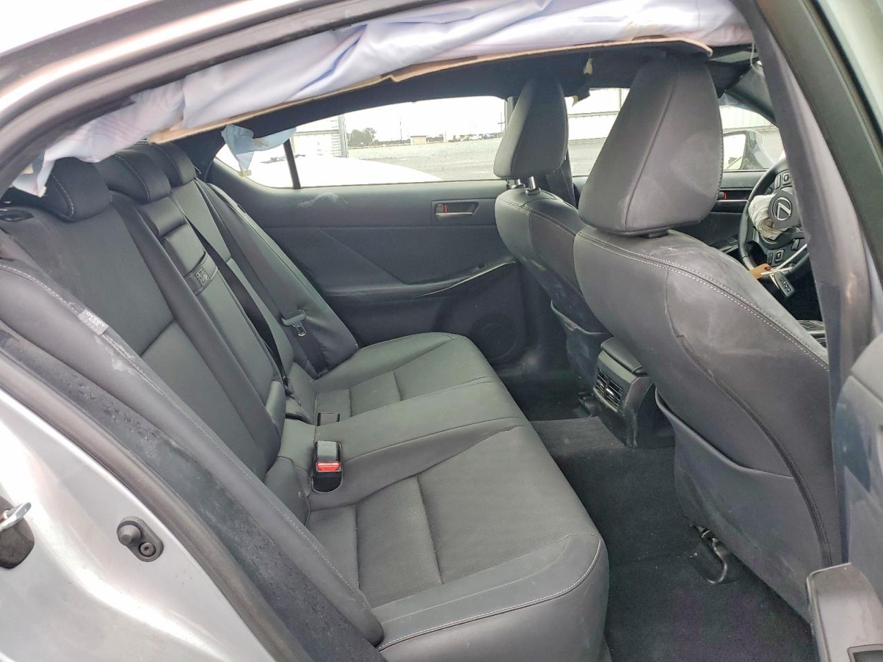 LEXUS IS 2023 — 11