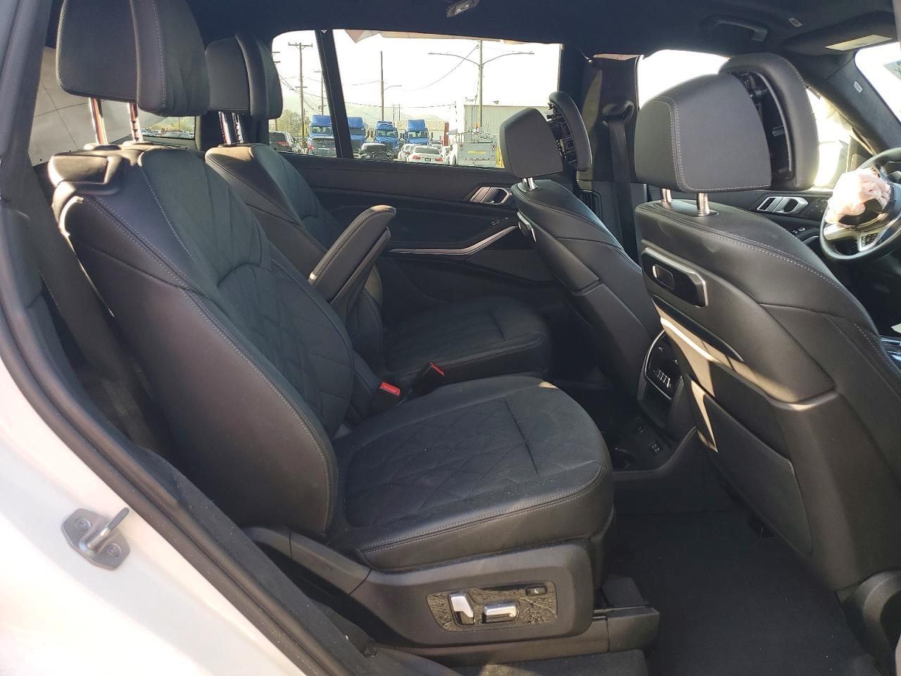 BMW X7 2023 — 12
