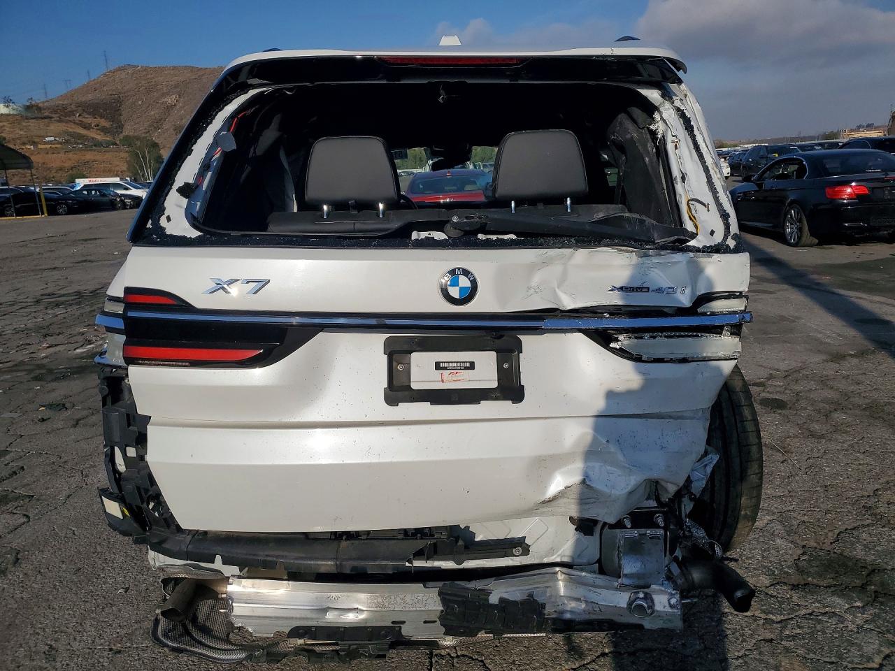 BMW X7 2023 — 7