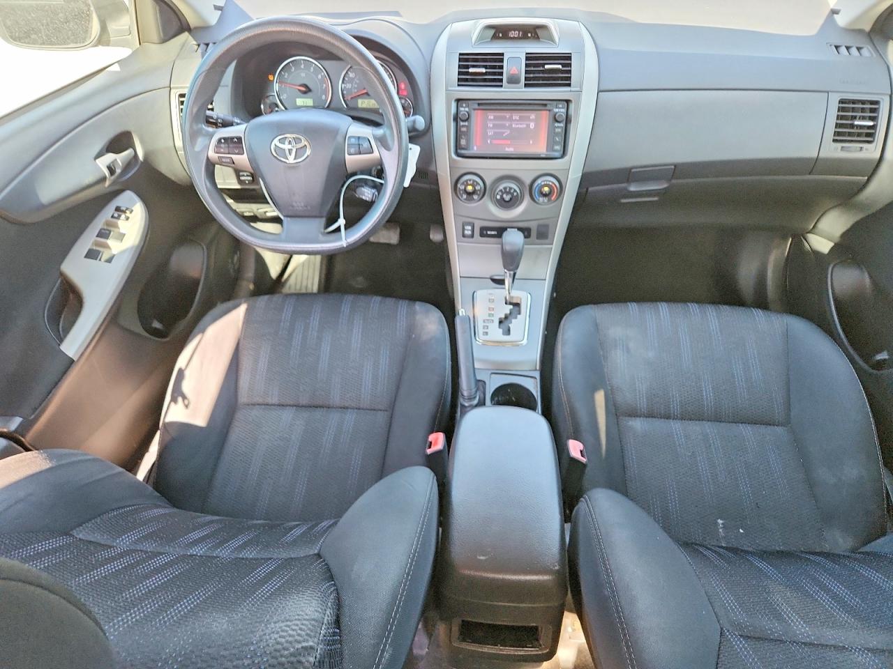 TOYOTA COROLLA 2012 — 9