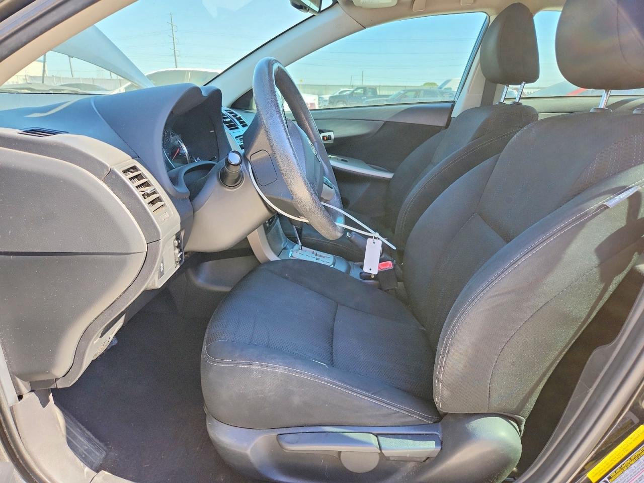 TOYOTA COROLLA 2012 — 8