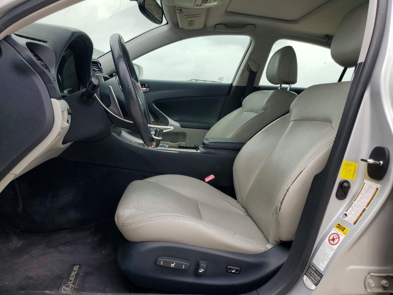 LEXUS IS 2011 — 8