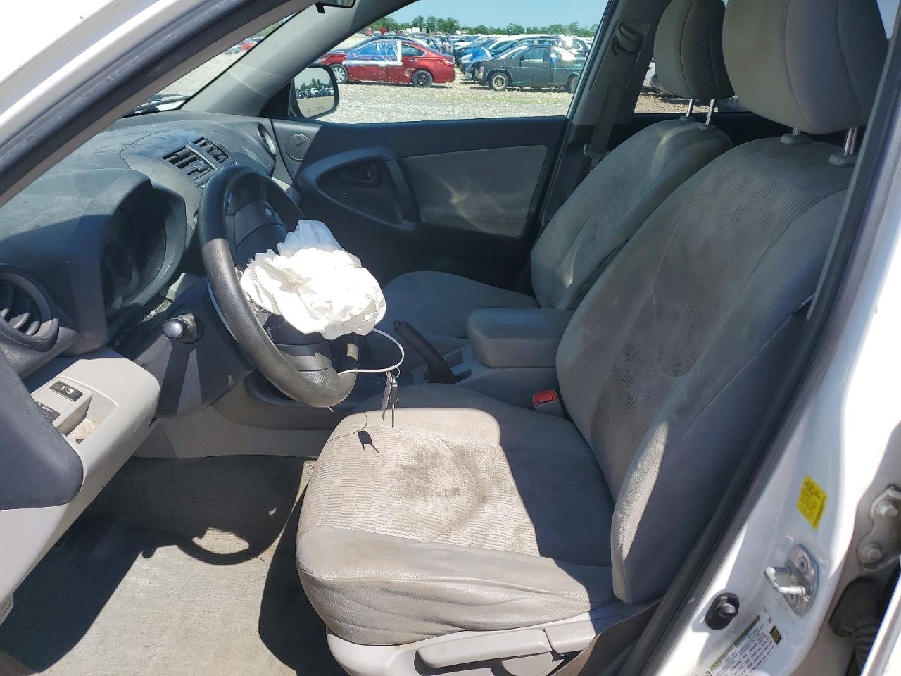 TOYOTA RAV4 2010 — 8