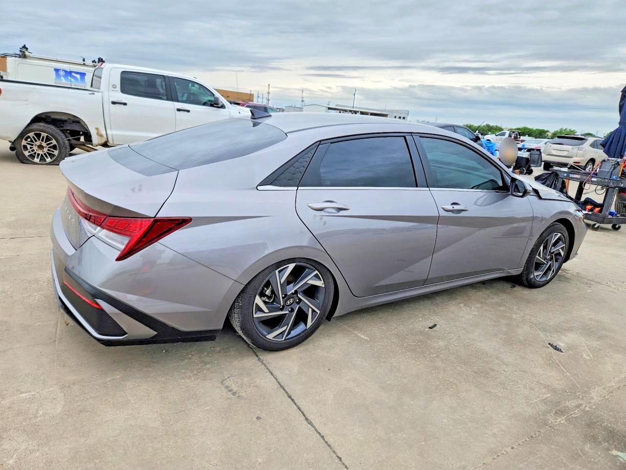 HYUNDAI ELANTRA 2024 — 4