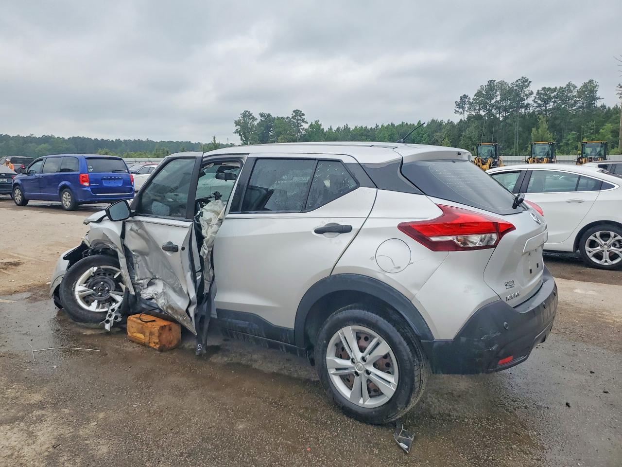 NISSAN KICKS 2020 — 3