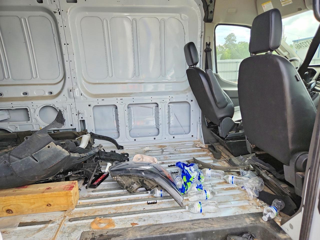 FORD TRANSIT 2024 — 12