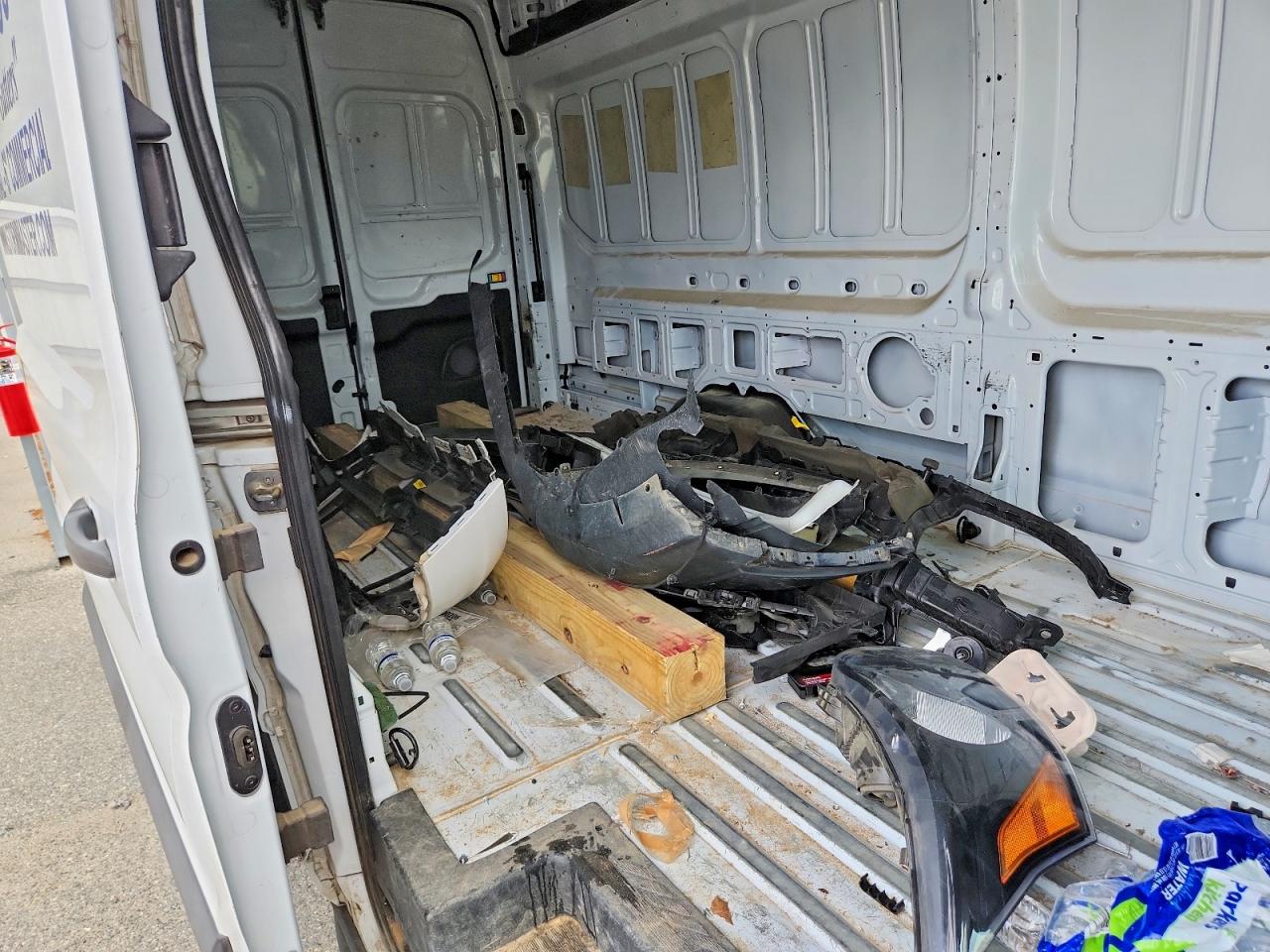 FORD TRANSIT 2024 — 14