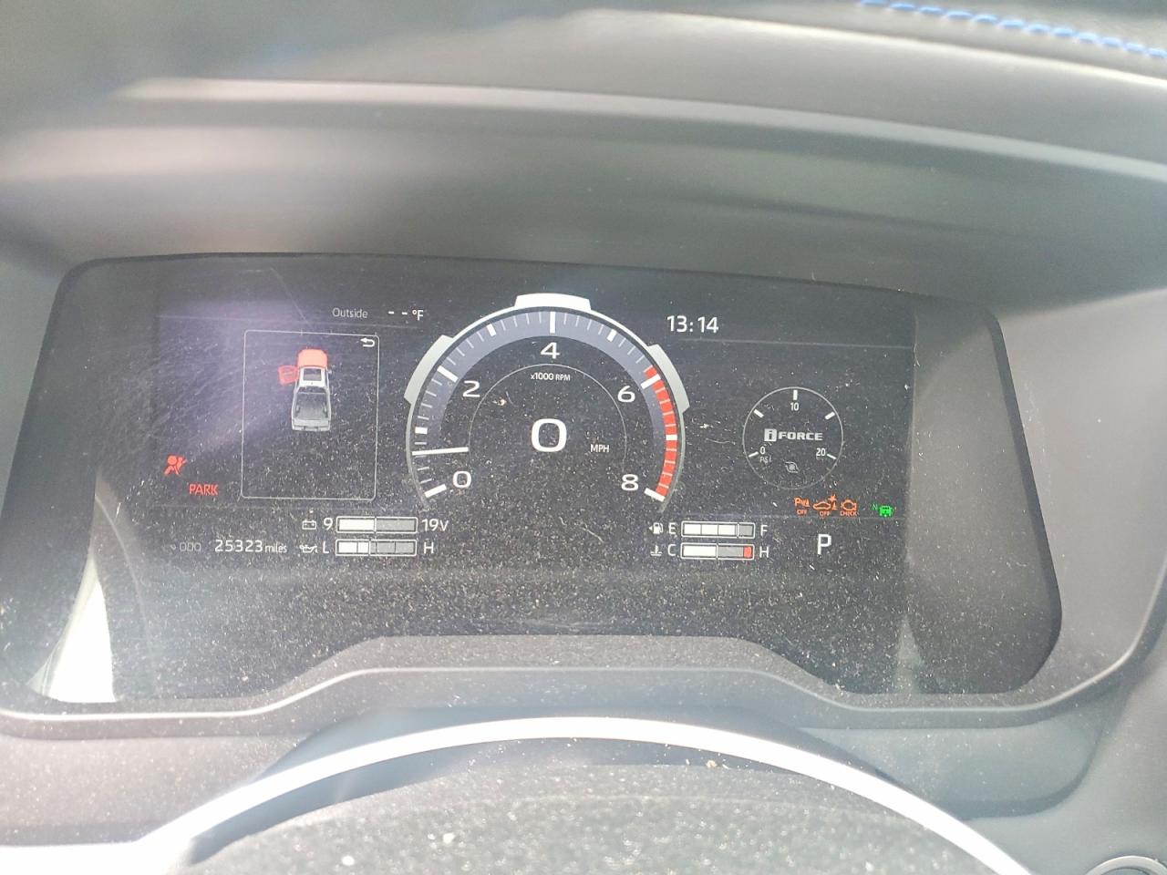 TOYOTA TUNDRA 2023 — 10