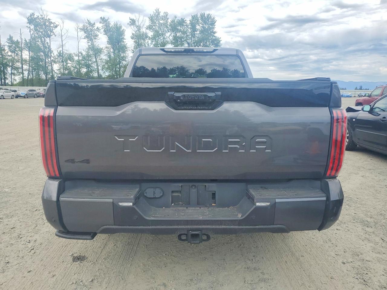 TOYOTA TUNDRA 2023 — 7