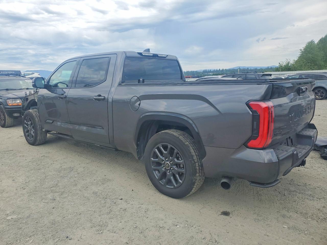 TOYOTA TUNDRA 2023 — 3