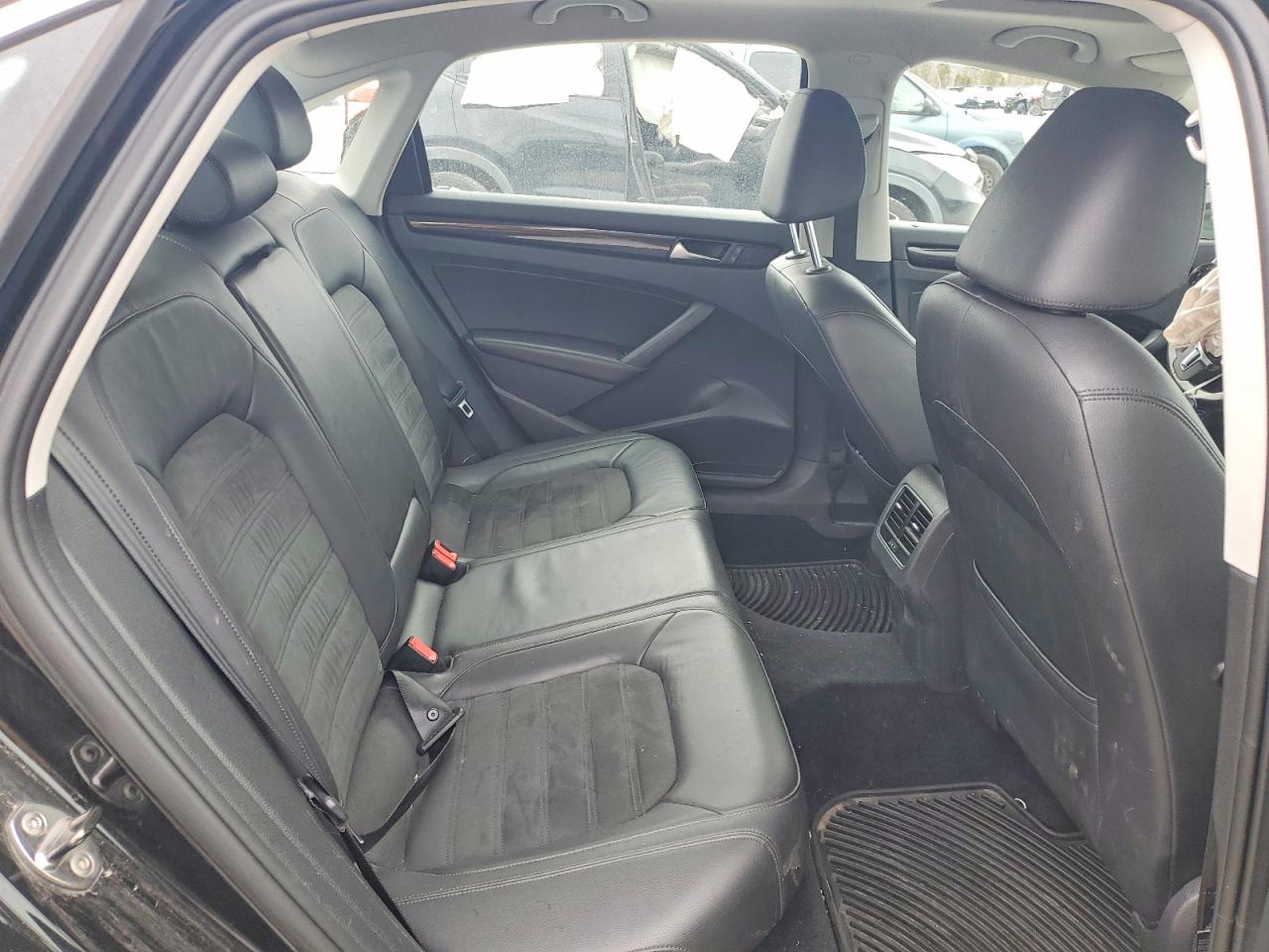 VOLKSWAGEN PASSAT 2014 — 11