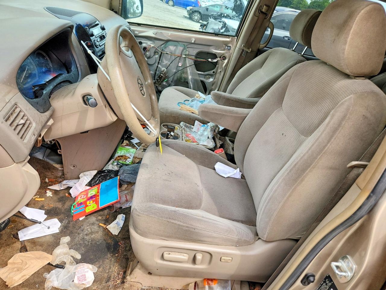 TOYOTA SIENNA 2005 — 8