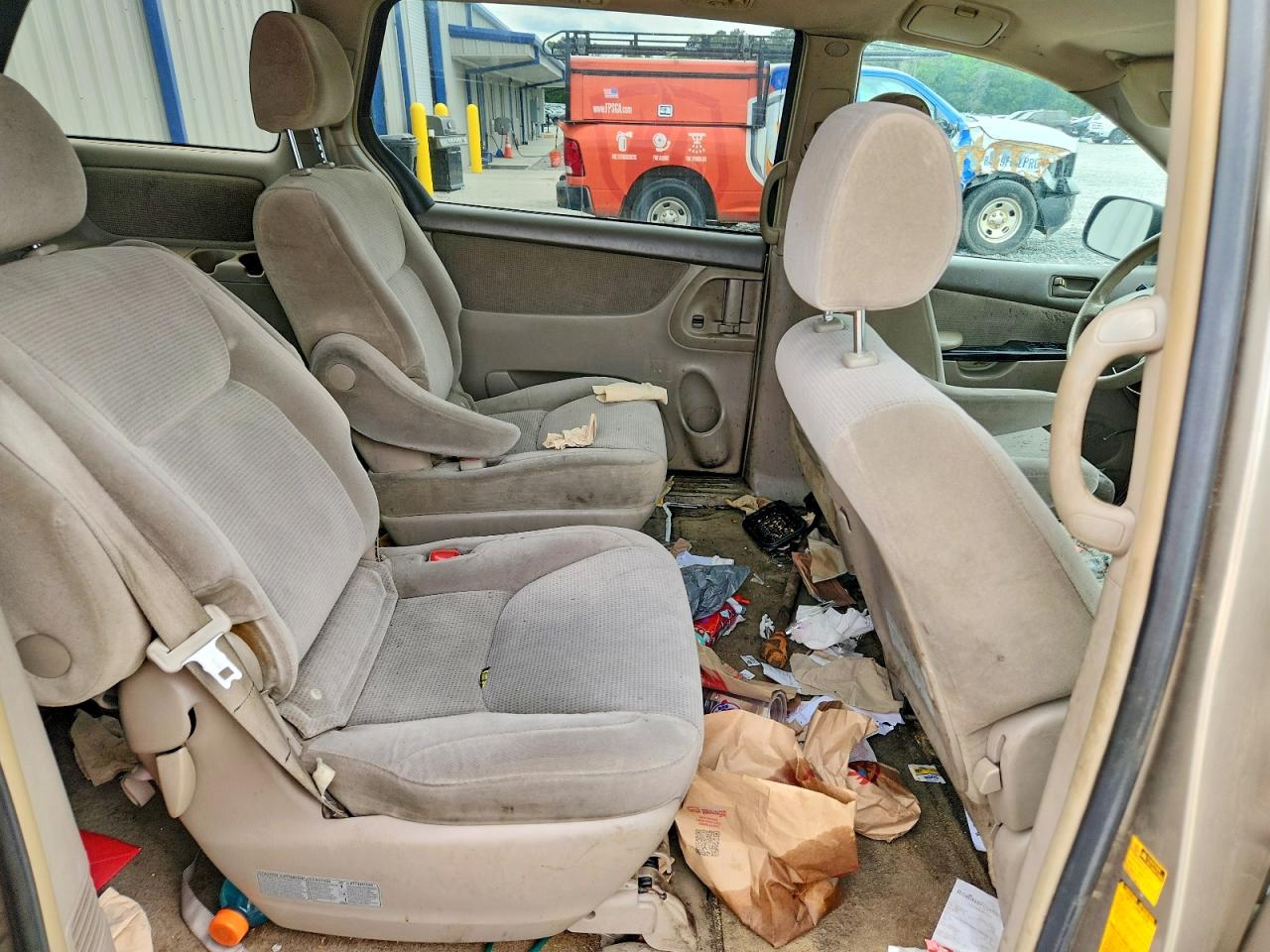 TOYOTA SIENNA 2005 — 12