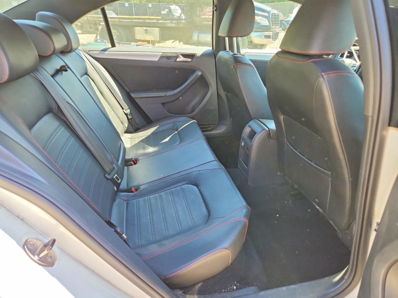 VOLKSWAGEN JETTA 2013 — 11