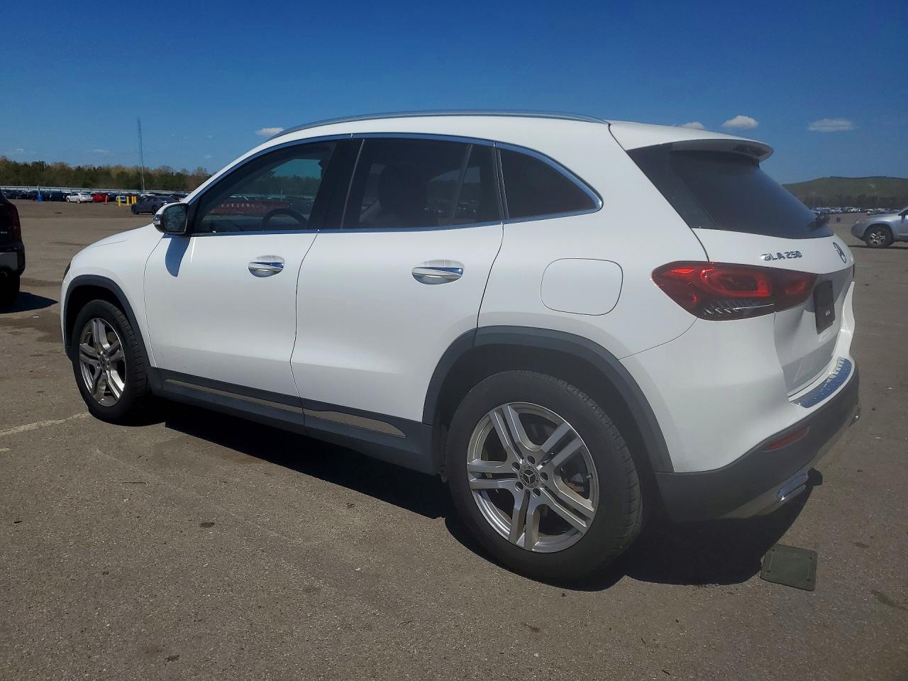 MERCEDES-BENZ GLA 2021 — 3