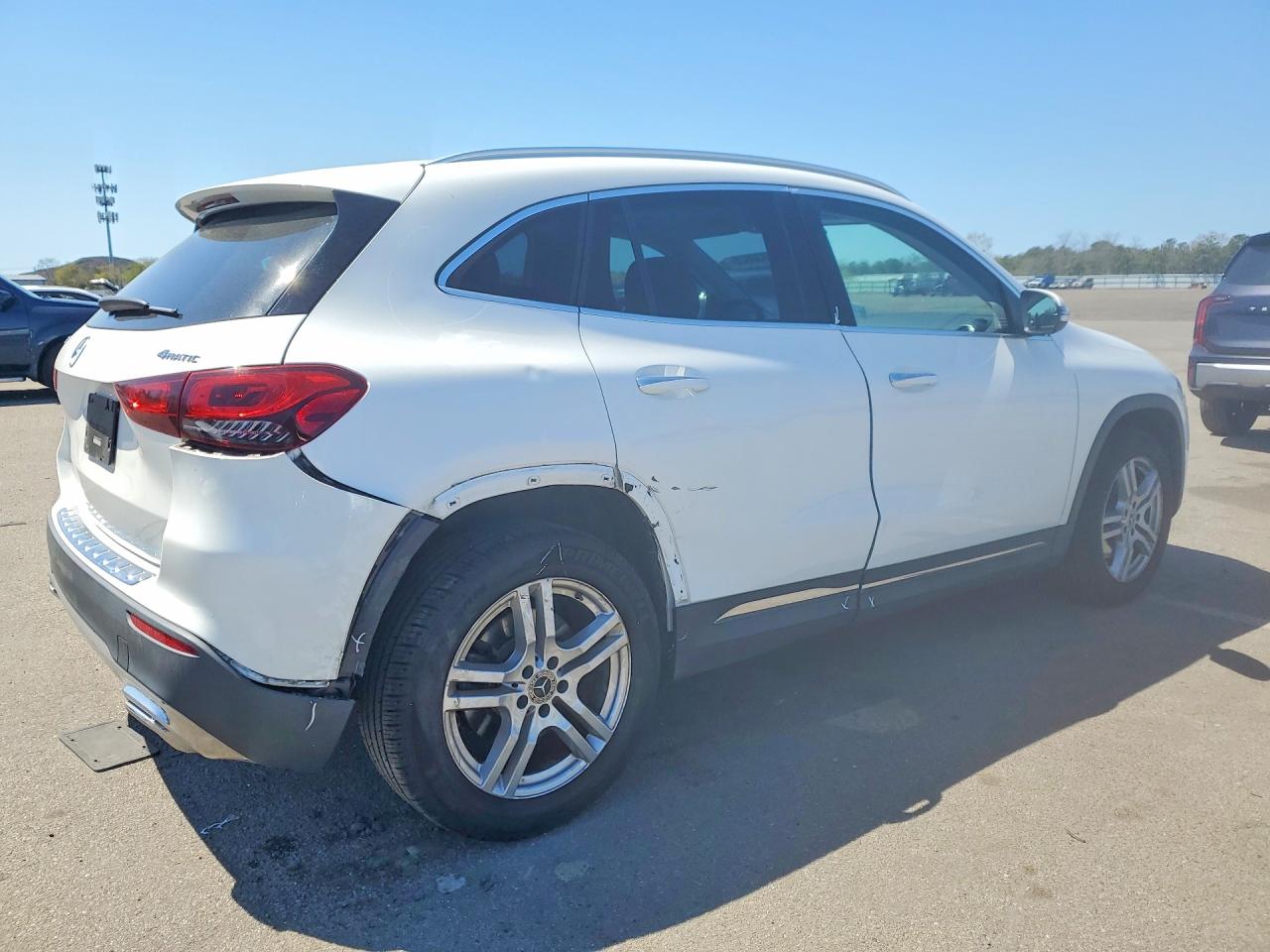 MERCEDES-BENZ GLA 2021 — 4