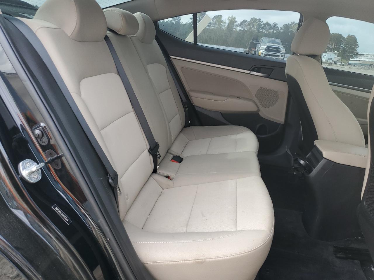 HYUNDAI ELANTRA 2017 — 11