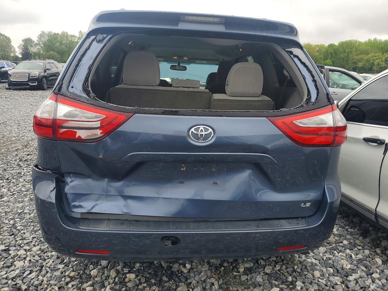 TOYOTA SIENNA 2017 — 7