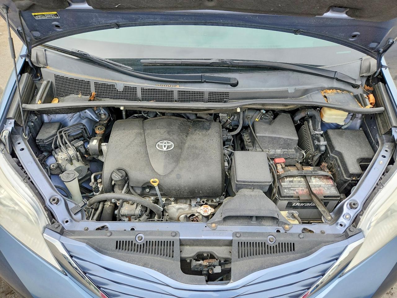 TOYOTA SIENNA 2017 — 13