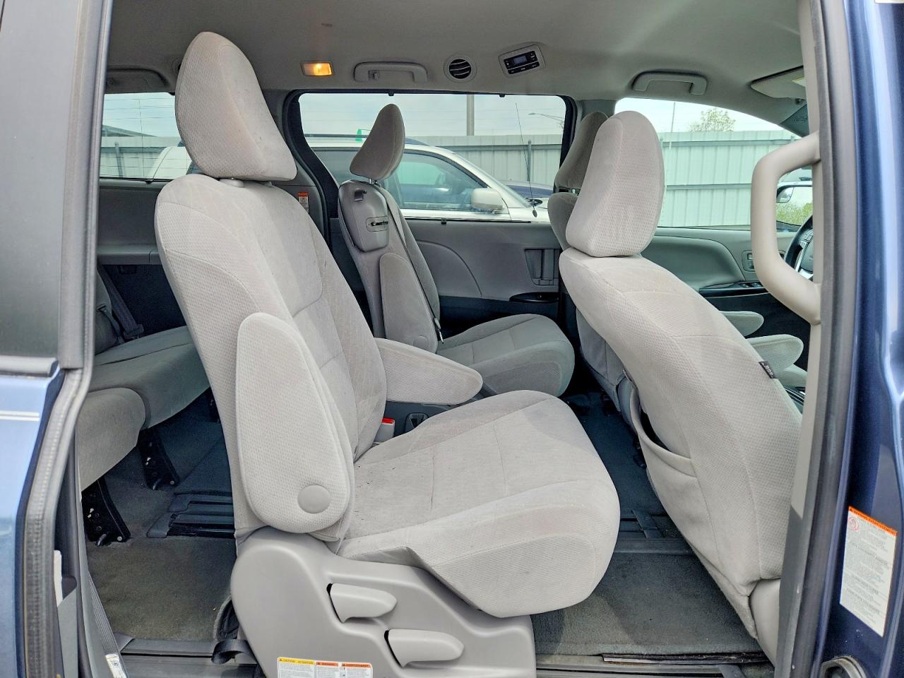 TOYOTA SIENNA 2017 — 12