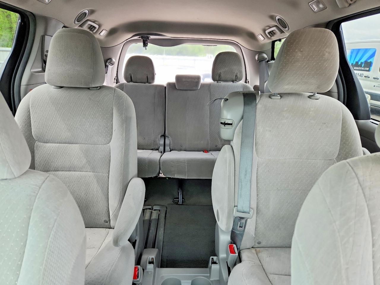 TOYOTA SIENNA 2017 — 11