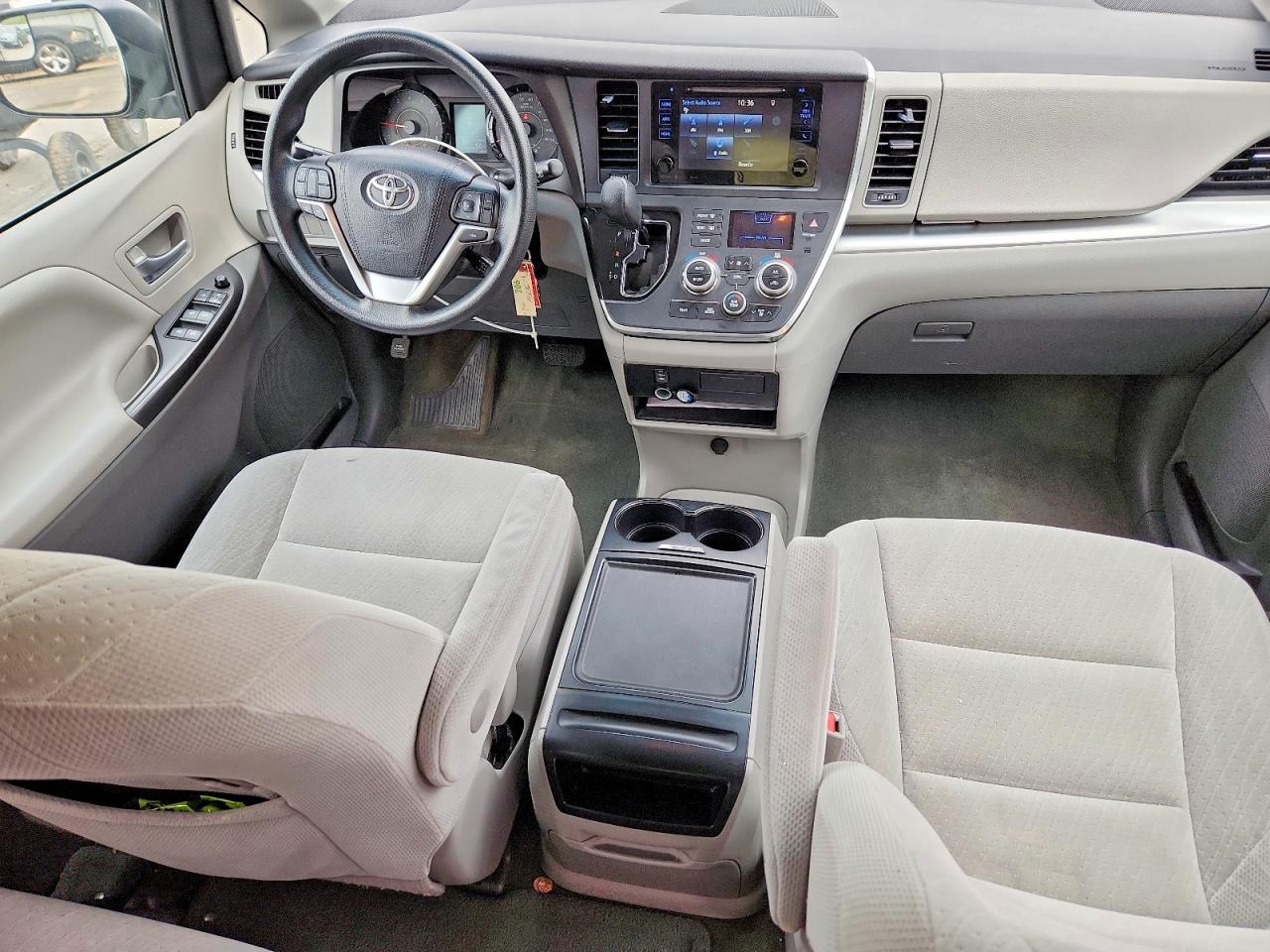 TOYOTA SIENNA 2017 — 9