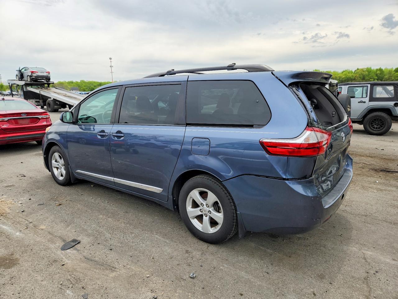 TOYOTA SIENNA 2017 — 3