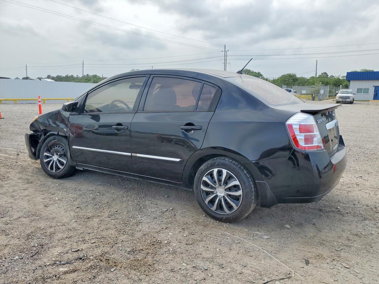 NISSAN SENTRA 2011 — 3